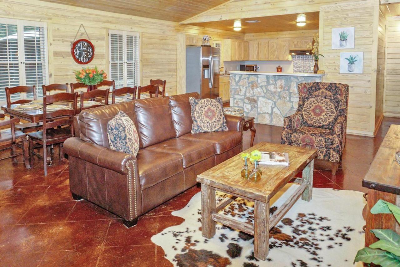 Wimberley Log Cabins Resort And Suites- The Oak Lodge Εξωτερικό φωτογραφία