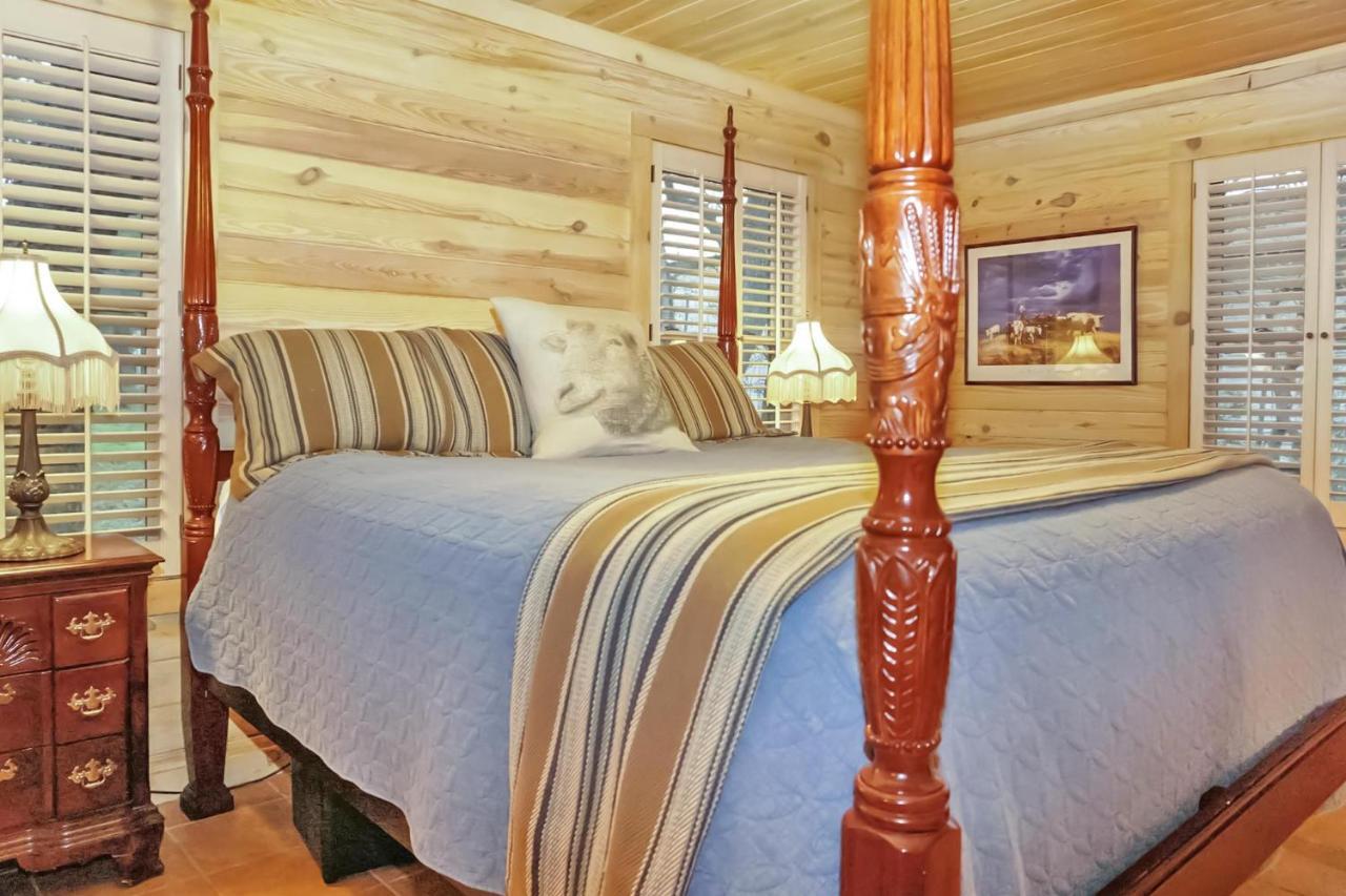 Wimberley Log Cabins Resort And Suites- The Oak Lodge Εξωτερικό φωτογραφία