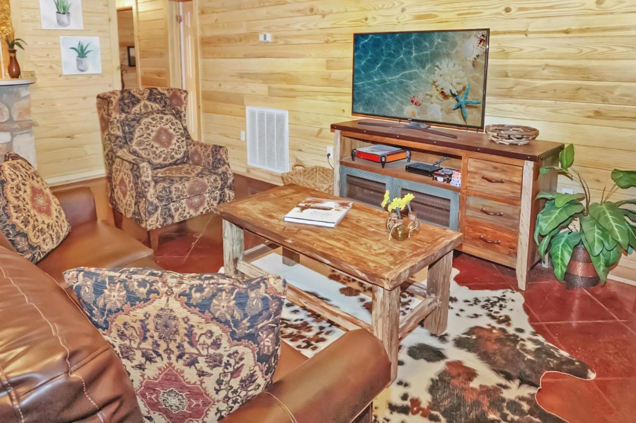 Wimberley Log Cabins Resort And Suites- The Oak Lodge Εξωτερικό φωτογραφία