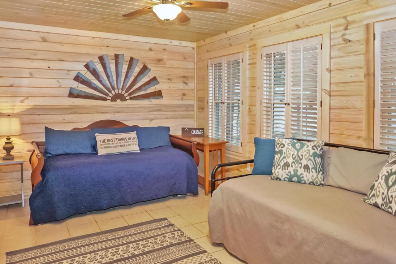 Wimberley Log Cabins Resort And Suites- The Oak Lodge Εξωτερικό φωτογραφία