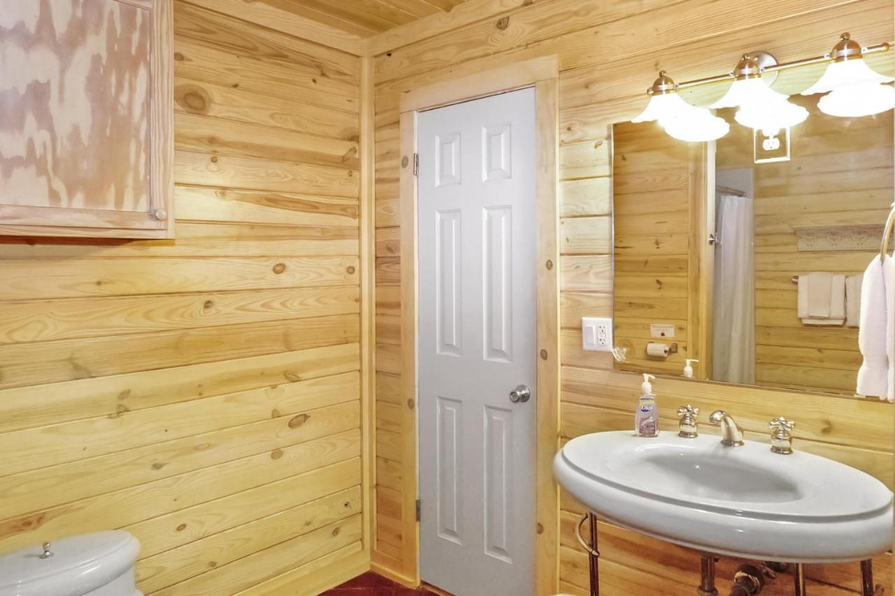 Wimberley Log Cabins Resort And Suites- The Oak Lodge Εξωτερικό φωτογραφία